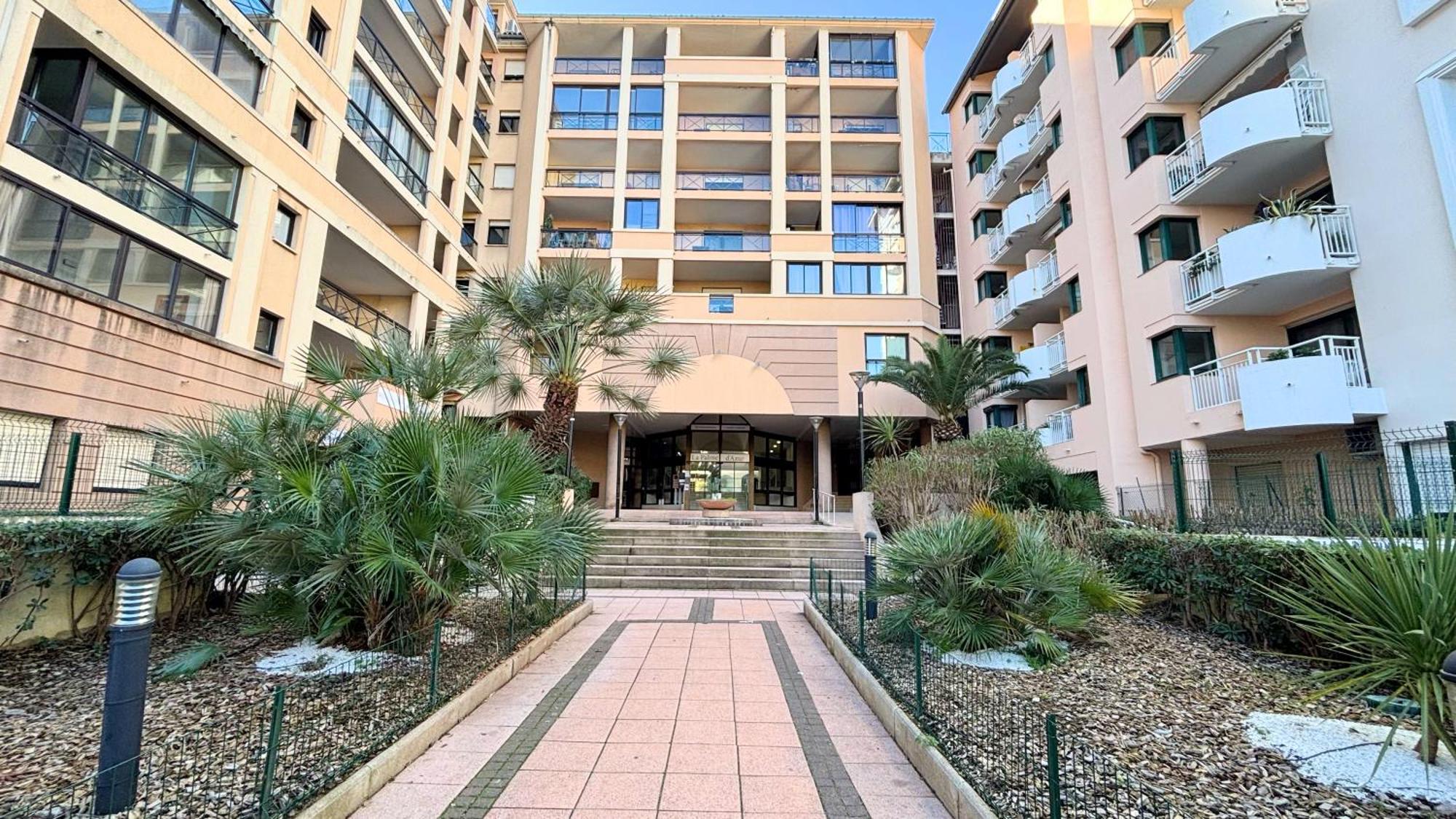 Appartement 556, Vue Mer Et Piscine By Palmazur Vacances 戛纳 外观 照片